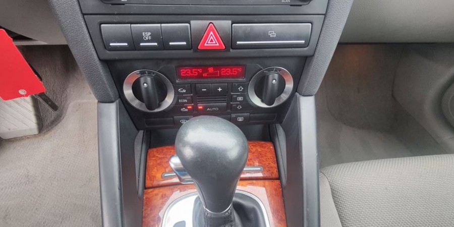 Audi A3 sportback TIPTRONIC 1.6L 102 CV / AMBIANTE