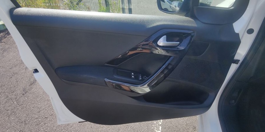 Peugeot 208 1.6 E-HDI 92 CV SOCIETE PACK CD CLIM / AFFAIRE