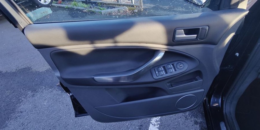 Ford Focus C-Max 2.0 I 145 16V / TITANIUM