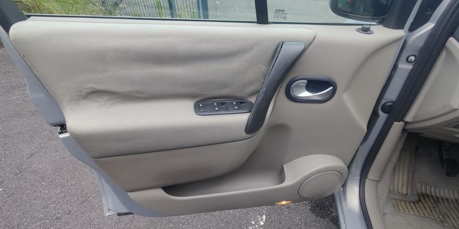 Renault Mégane SCENIC II PHASE 1 5 DCI 100 CV