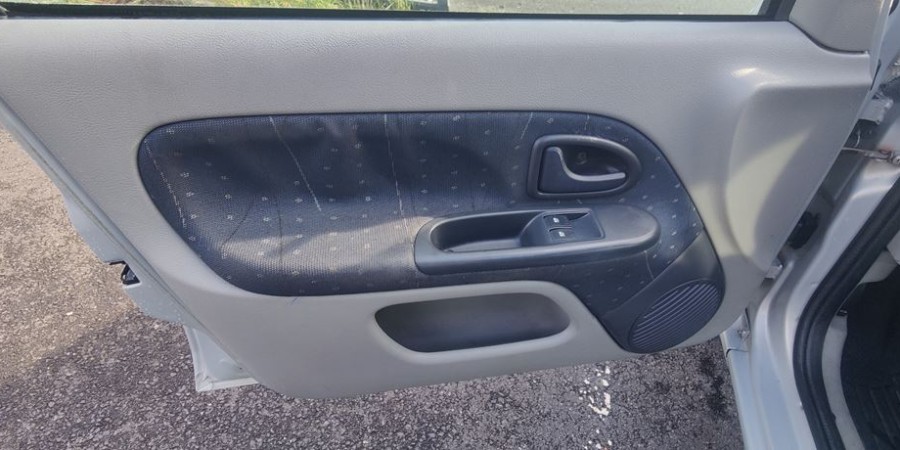 Renault Clio II PHASE 2 1.2I 60