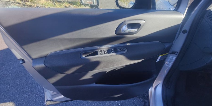 Peugeot 3008 1.6 HDI 110 CV / PREMIUM