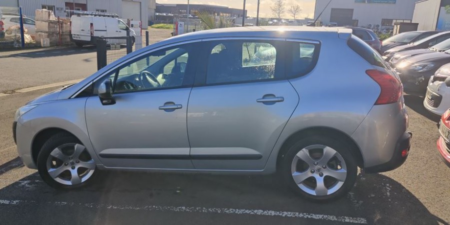 Peugeot 3008 1.6 HDI 110 CV / PREMIUM