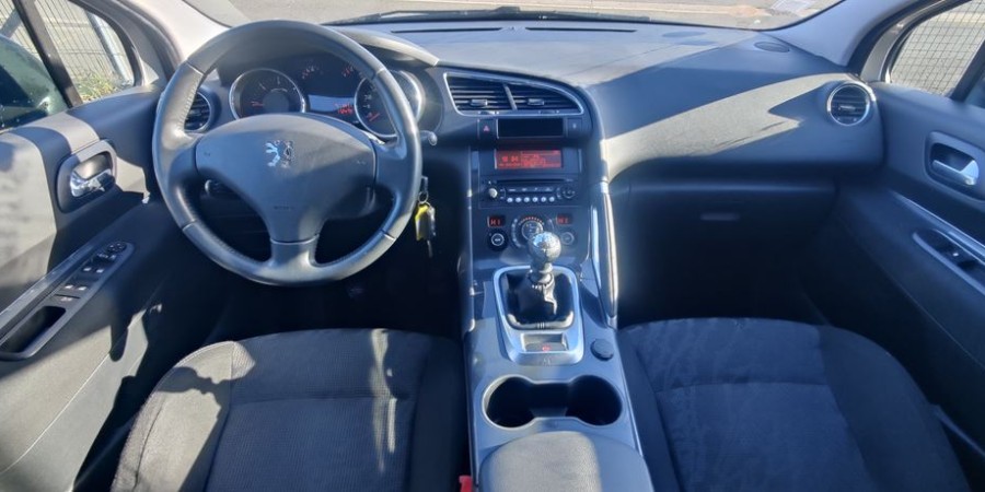 Peugeot 3008 1.6 HDI 110 CV / PREMIUM