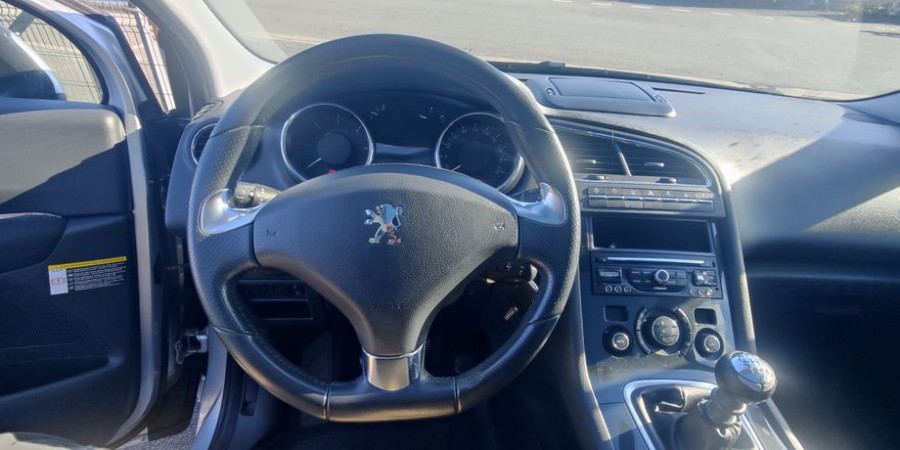 Peugeot 5008 1.6 HDI 110 CV / ALLURE