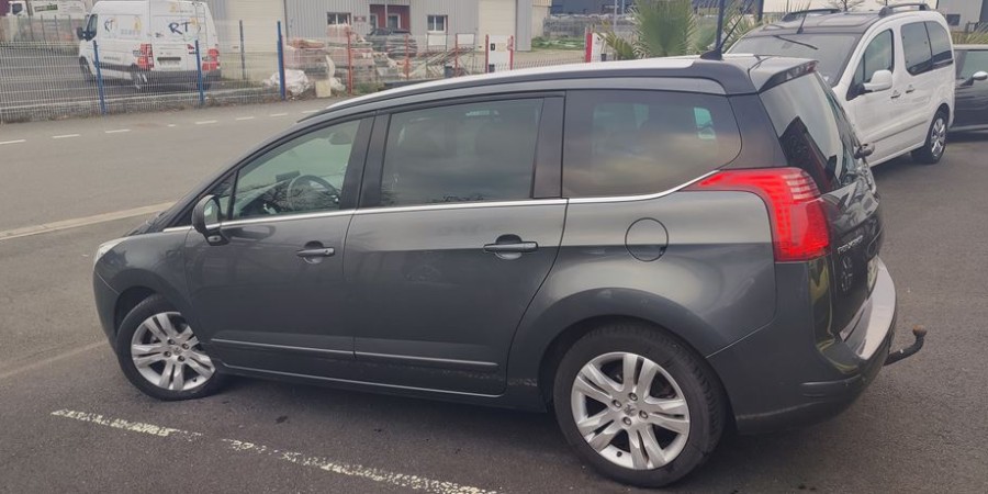 Peugeot 5008 1.6 HDI 112 CV / PACK BUSINESS