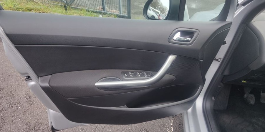 Peugeot 308 I PHASE 2 1.6 HDI 112 CV / ALLURE