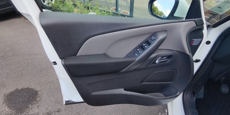 Citroën Grand C4 Picasso / ATTRACTION 1.6 BLUEHDI 120 CV