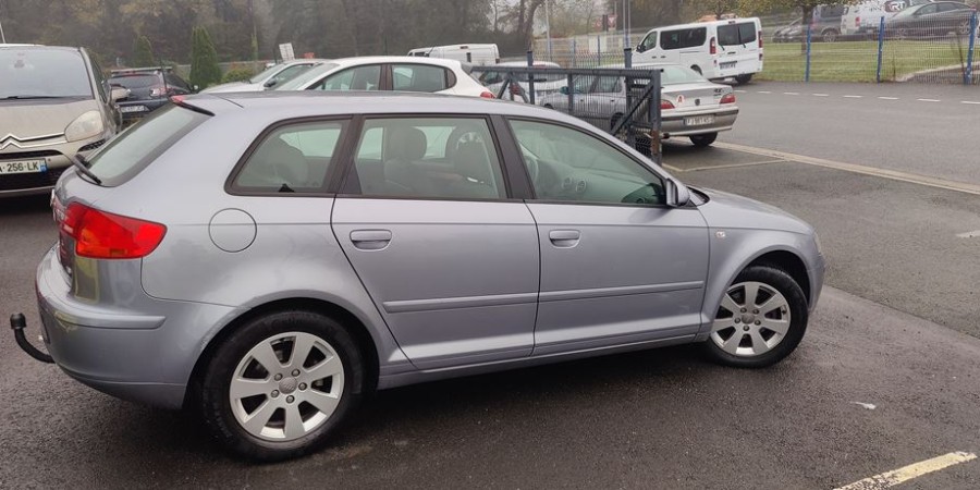 Audi A3 sportback TIPTRONIC 1.6L 102 CV / AMBIANTE