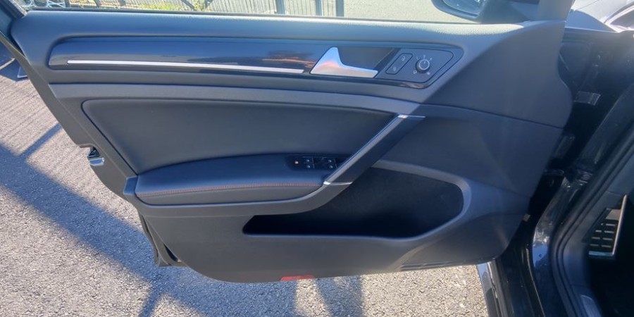 Volkswagen Golf VII GTI DYNAUDIO / DCC 2.0 TSI 230 DSG6 PACK PERFOR