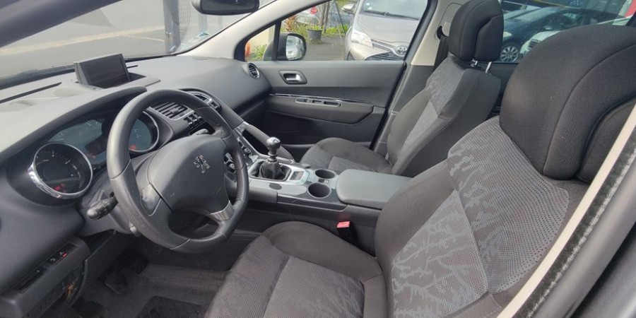 Peugeot 3008 1.6 HDI 112 CV / ALLURE