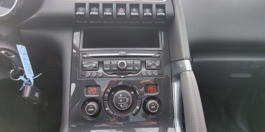 Peugeot 3008 1.6 HDI 112 CV / ALLURE