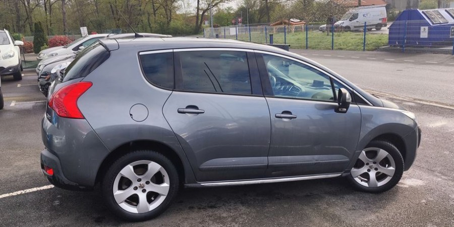 Peugeot 3008 1.6 HDI 112 CV / ALLURE