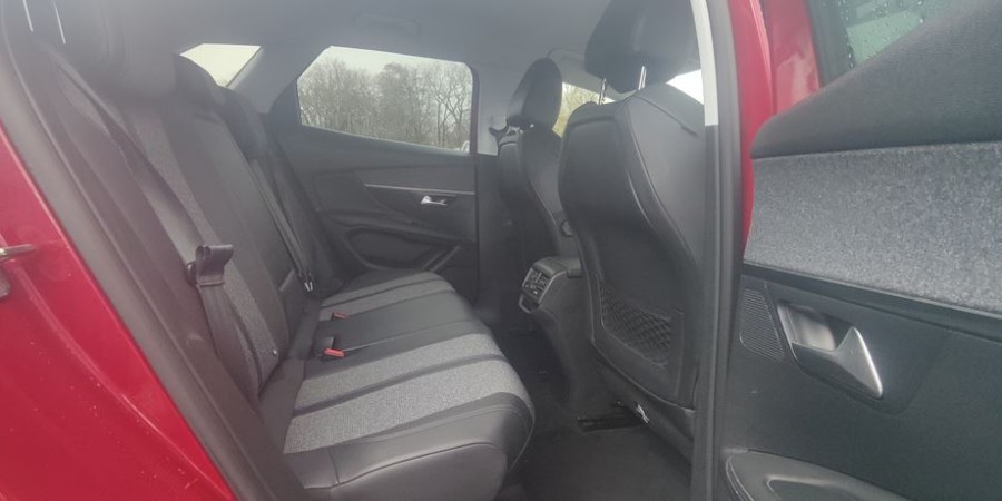 Peugeot 3008 1.6 BLUE-HDI 120 EAT6 / ALLUR