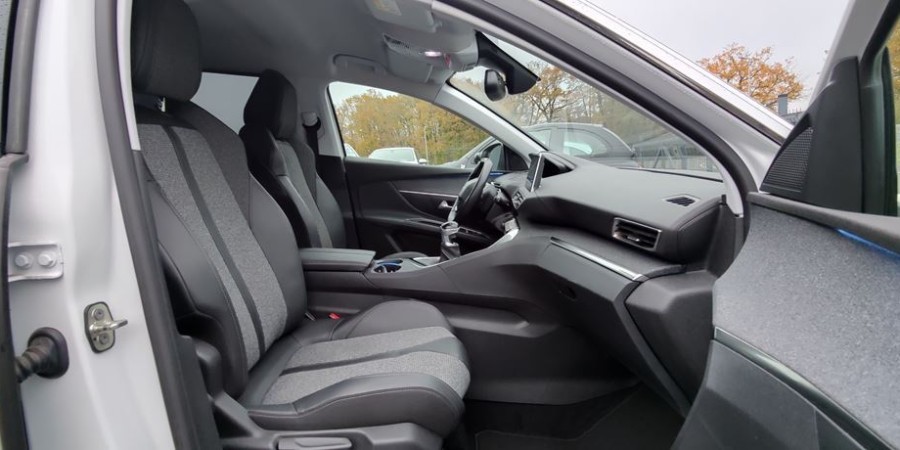 Peugeot 5008 II 7PL 1.5 BLUE-HDI 130 S&S / ALLURE