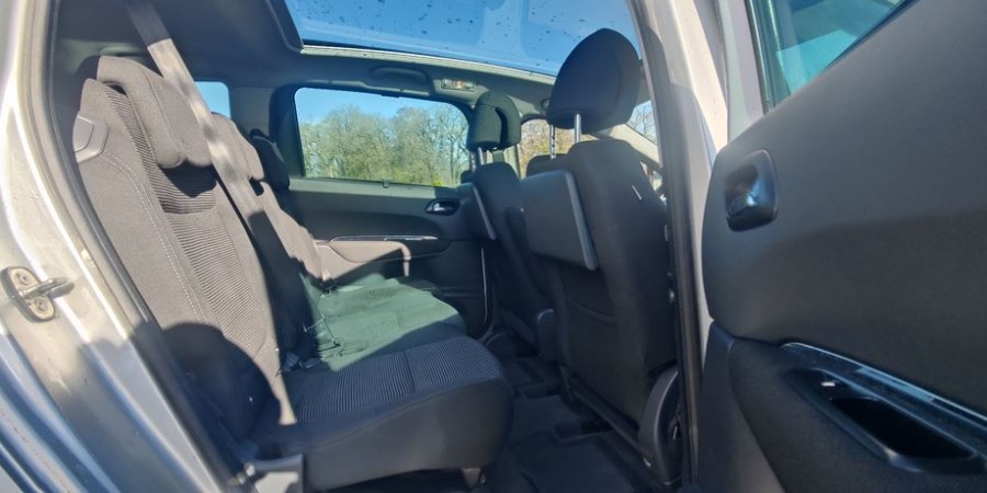 Peugeot 5008 1.6 HDI 110 CV / ALLURE