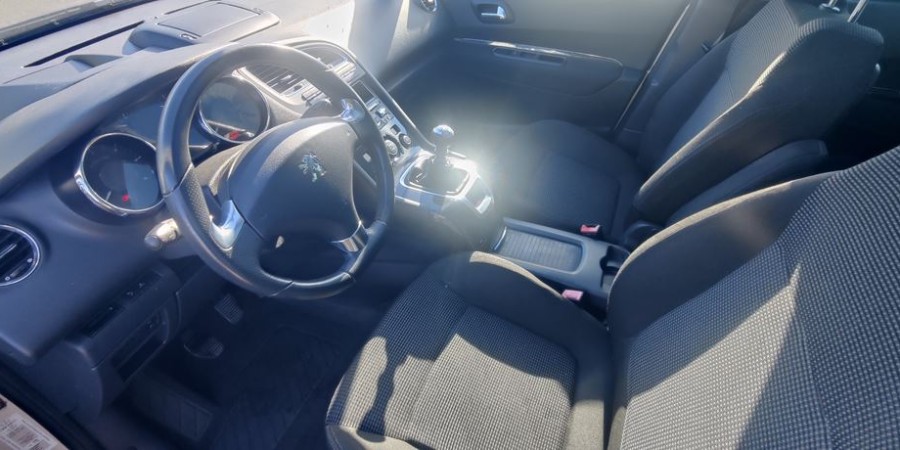 Peugeot 5008 1.6 HDI 110 CV / ALLURE