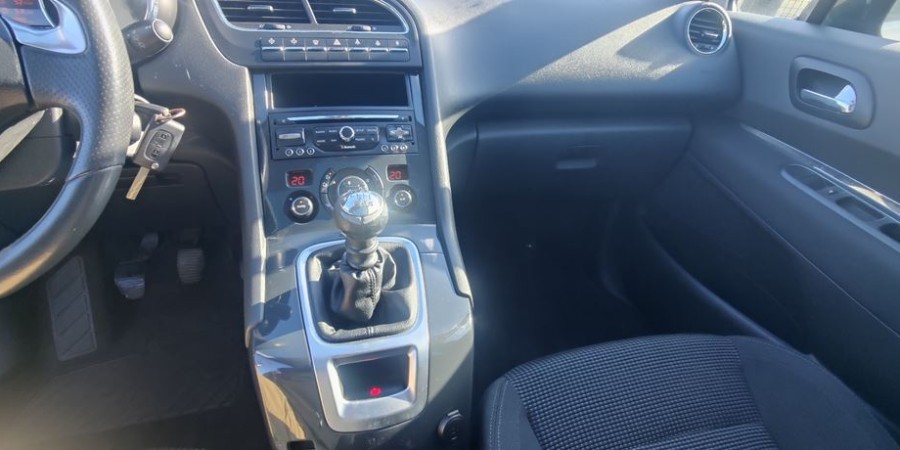 Peugeot 5008 1.6 HDI 110 CV / ALLURE