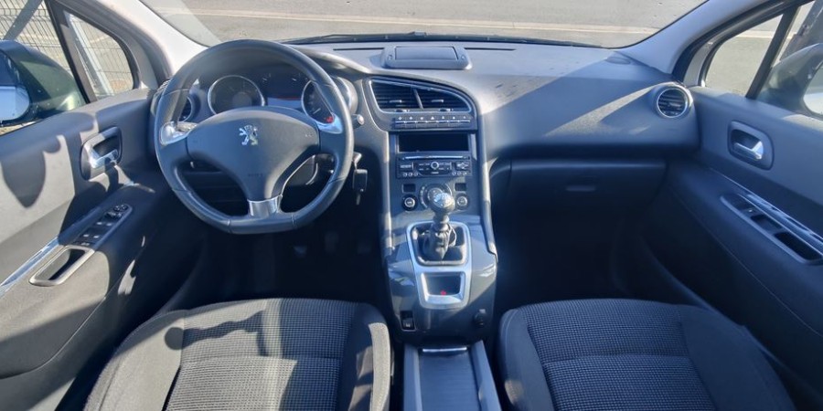 Peugeot 5008 1.6 HDI 110 CV / ALLURE