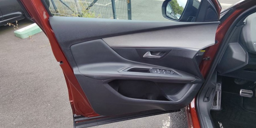 Peugeot 3008 II S&S EAT6 2.0 BLUE-HDI 180 / GT