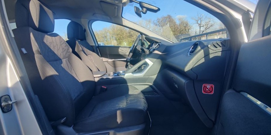 Peugeot 3008 1.6 HDI 110 CV / PREMIUM