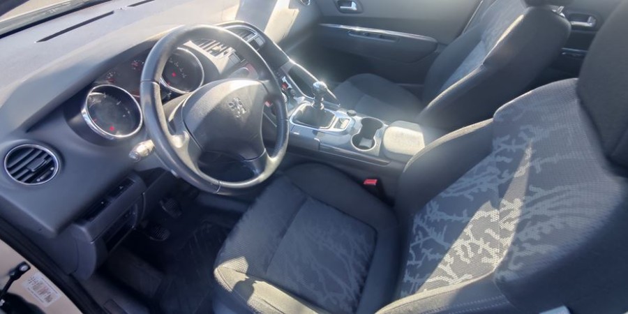 Peugeot 3008 1.6 HDI 110 CV / PREMIUM