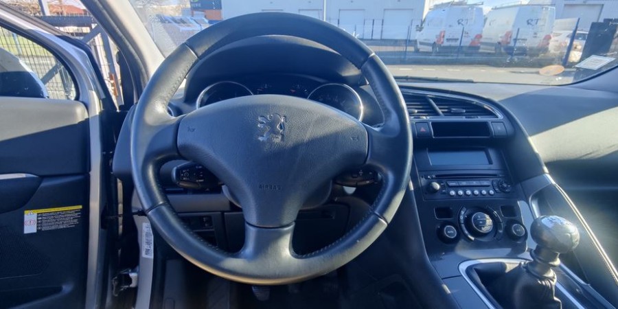 Peugeot 3008 1.6 HDI 110 CV / PREMIUM
