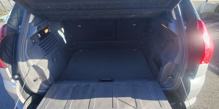 Peugeot 3008 1.6 HDI 110 CV / PREMIUM