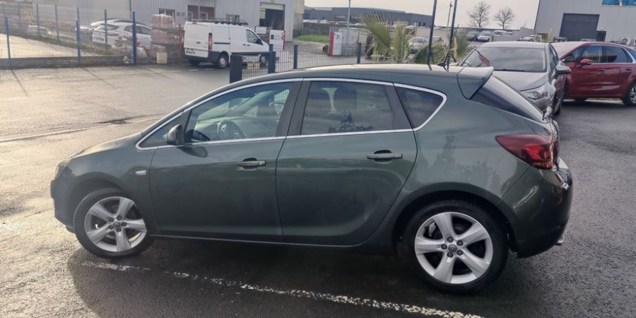 Opel Astra J / KIT CHAINE NEUF 1.4I TURBO 140