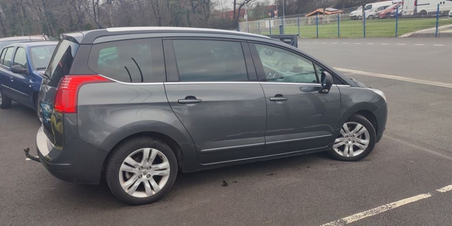 Peugeot 5008 1.6 HDI 112 CV / PACK BUSINESS