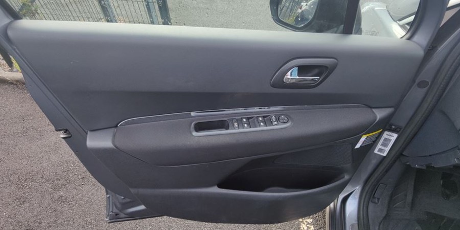 Peugeot 3008 1.6 HDI 112 CV / ALLURE