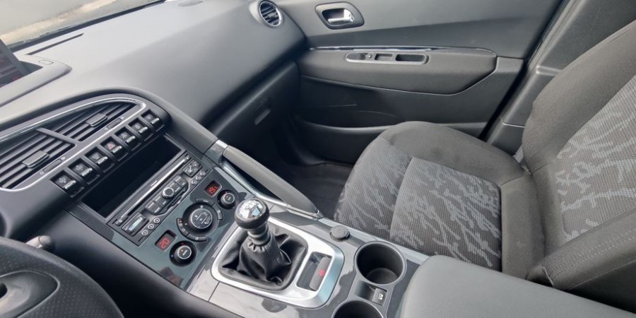 Peugeot 3008 1.6 HDI 112 CV / ALLURE