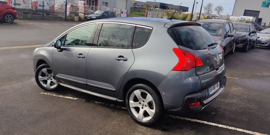 Peugeot 3008 1.6 HDI 112 CV / ALLURE