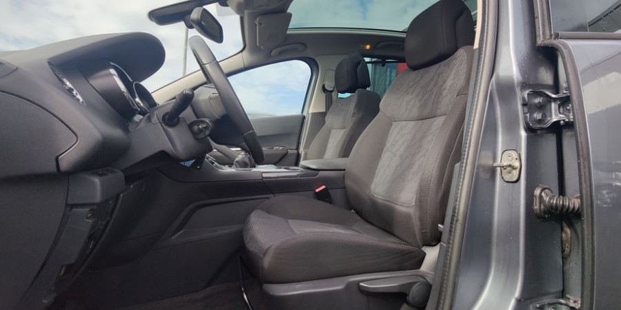 Peugeot 3008 1.6 HDI 112 CV / ALLURE