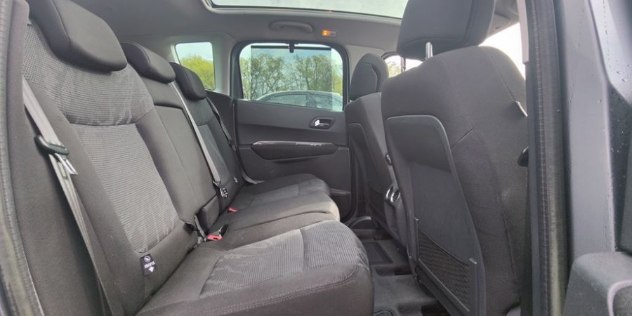 Peugeot 3008 1.6 HDI 112 CV / ALLURE