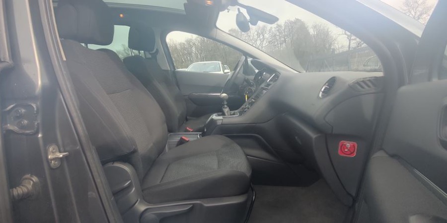 Peugeot 5008 1.6 HDI 112 CV / PREMIUM