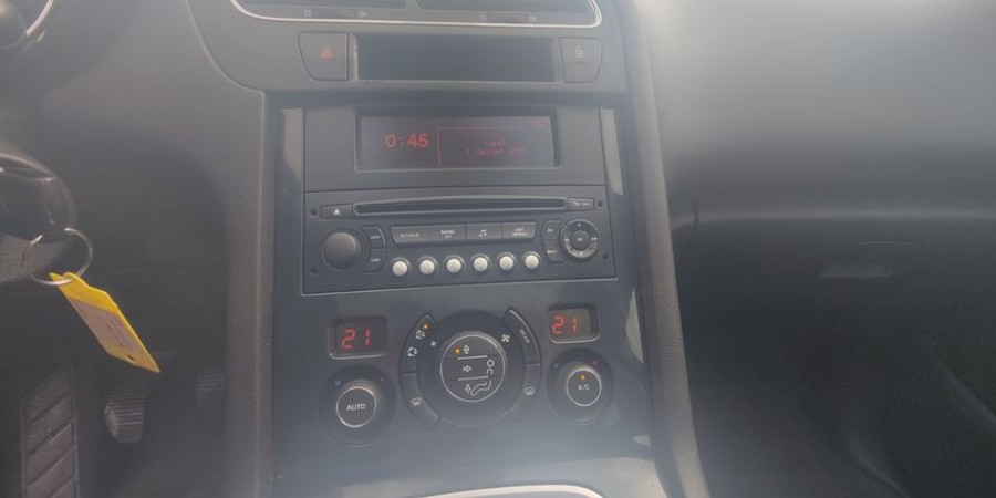 Peugeot 5008 1.6 HDI 112 CV / PREMIUM