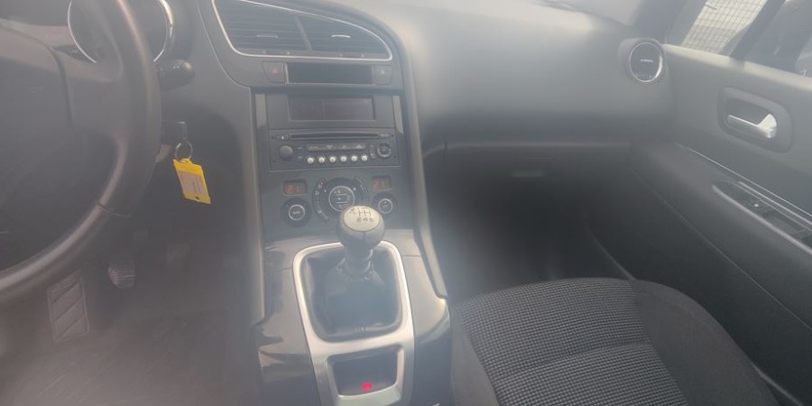 Peugeot 5008 1.6 HDI 112 CV / PREMIUM