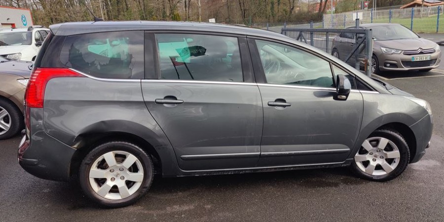 Peugeot 5008 1.6 HDI 112 CV / PREMIUM