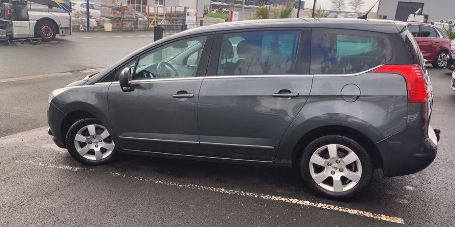 Peugeot 5008 1.6 HDI 112 CV / PREMIUM
