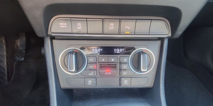 Audi Q3 2.0 TDI 150 / BUISNESS