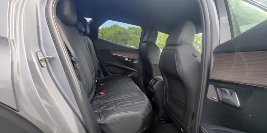 Peugeot 3008 II HYBRID4 300 E-EAT8 / GT PACK