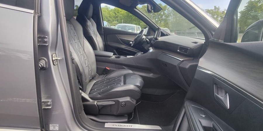 Peugeot 3008 II HYBRID4 300 E-EAT8 / GT PACK