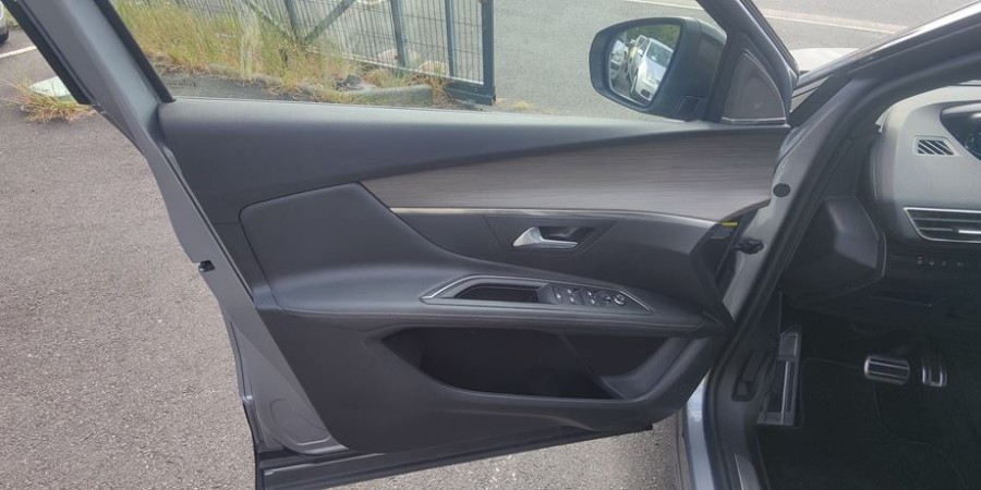 Peugeot 3008 II HYBRID4 300 E-EAT8 / GT PACK