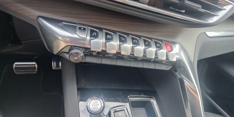 Peugeot 3008 II HYBRID4 300 E-EAT8 / GT PACK