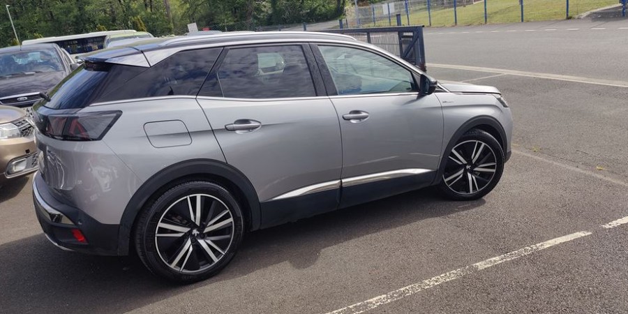 Peugeot 3008 II HYBRID4 300 E-EAT8 / GT PACK