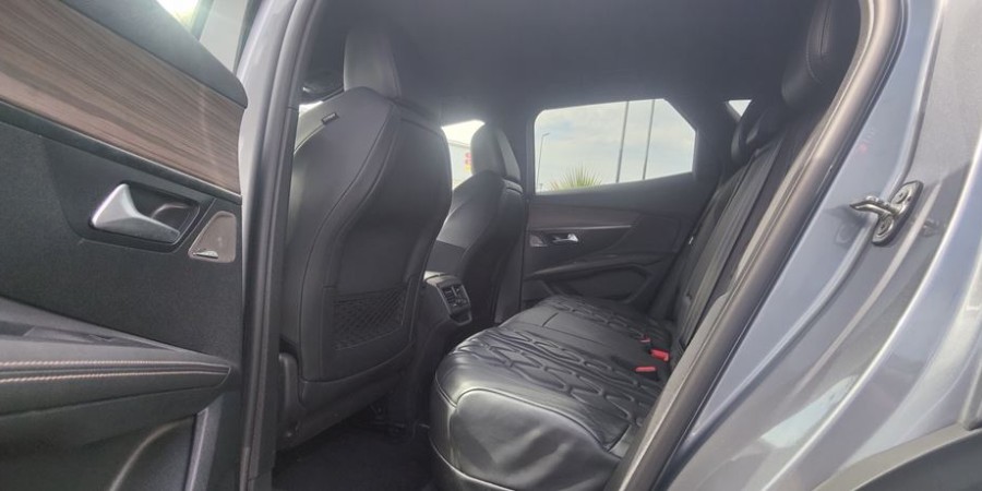 Peugeot 3008 II HYBRID4 300 E-EAT8 / GT PACK