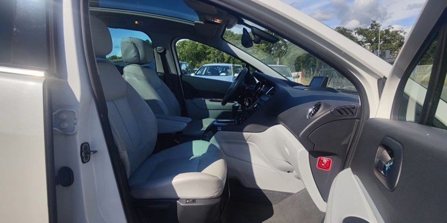 Peugeot 5008 7 PLACES ECRAN INTEGRE 2.0HDI 163 BVA6 / FELINE DISTRI NEUVE