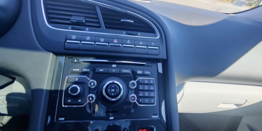 Peugeot 5008 7 PLACES ECRAN INTEGRE 2.0HDI 163 BVA6 / FELINE DISTRI NEUVE