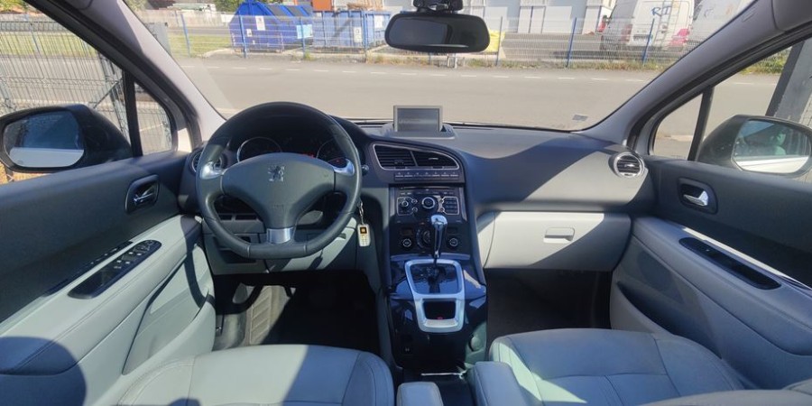 Peugeot 5008 7 PLACES ECRAN INTEGRE 2.0HDI 163 BVA6 / FELINE DISTRI NEUVE
